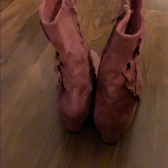 Pink Ruffle boots - Picture 3 of 7